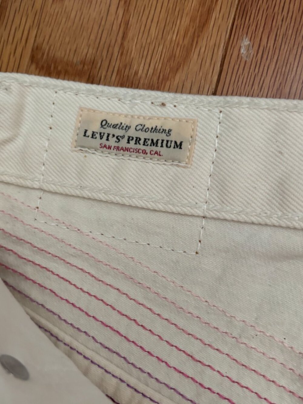 Levis Ribcage Straight Ankle Jeans in Chasing Rainbows Cream Sz 27 - Picture 2 of 10